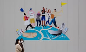 Coronavirus news live: South Korea reports daily Covid case record as Omicron variant hits 12 Two women wearing face masks walk in Seoul, South Korea, 29 November, as Covid-19 cases continue to grow.