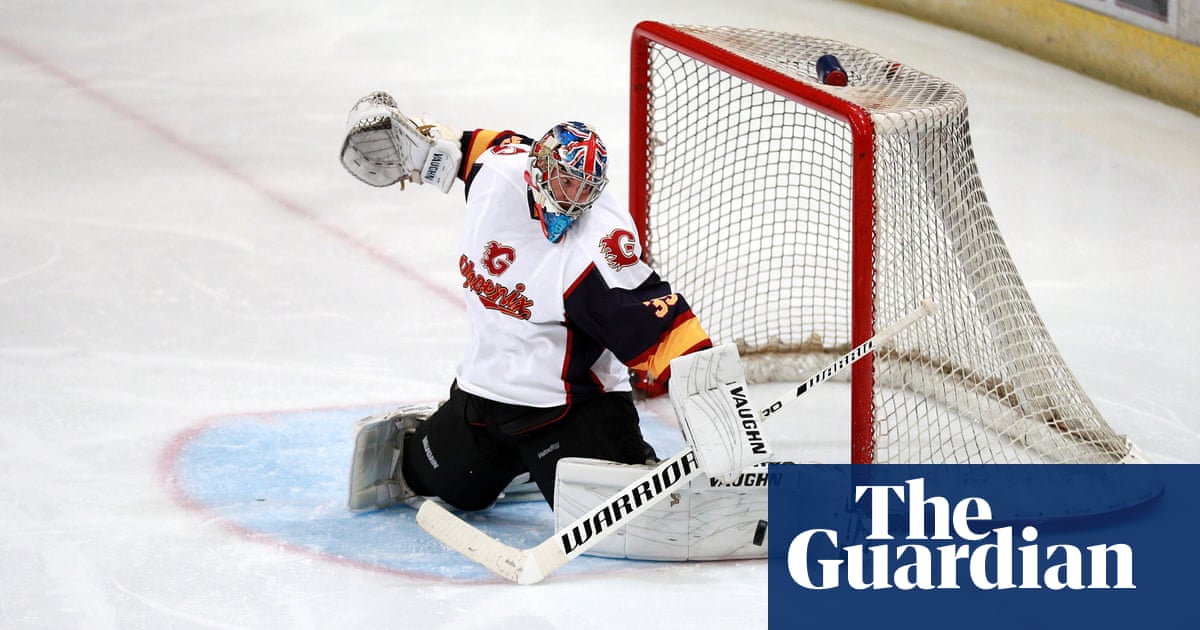 former-chelsea-goalkeeper-petr-cech-signs-for-ice-hockey-s-oxford-city-stars