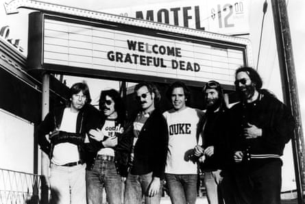 Phil Lesh, Mickey Hart, Bill Kreutzmann, Bob Weir, Brent Myland, and Jerry Garcia.