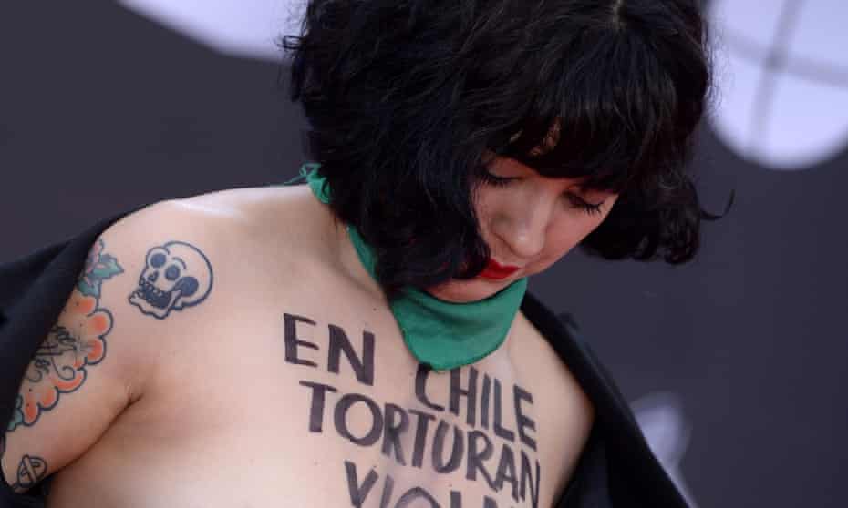 Chilean Singer Mon Laferte Exposes Breasts At Latin Grammys To Back Protesters Chile The Guardian Chilean Singer Mon Laferte Exposes Breasts At Latin Grammys To Back Protesters Chile The Guardian