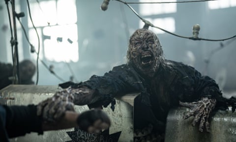 Zombie attack in The Walking Dead: Daryl Dixon.