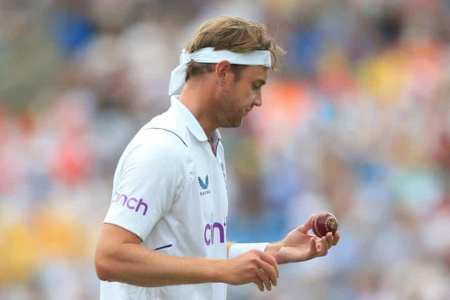 Broad studies the ball during play.