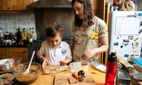 Easy Ways to Make Your Lunchbox More Eco-Friendly - Happiness is