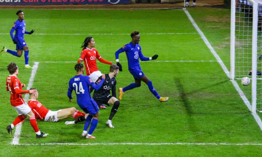 Tammy Abraham Pops Up To Help Chelsea Break Barnsley Resistance Fa Cup The Guardian