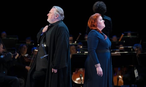 Simon O’Neill and Miina-Liisa Värelä in Glyndebourne’s semi-staged Tristan und Isolde