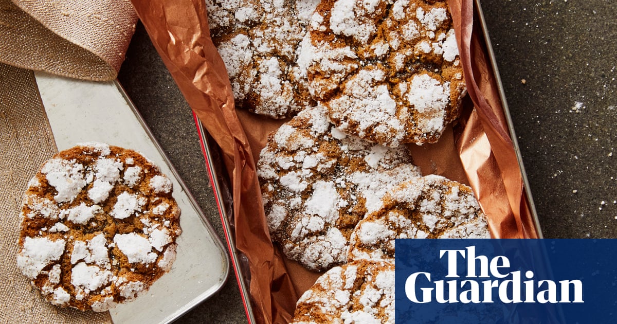 Benjamina Ebuehi’s recipe for ginger and treacle crinkle cookies gifts
