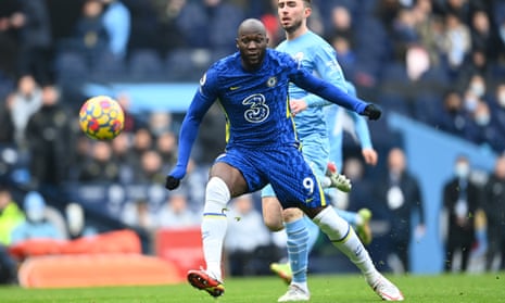 Romelu Lukaku shoots at goal in Chelsea’s defeat against Manchester City.