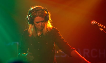 Edith Bowman with headphones on playing a gig
