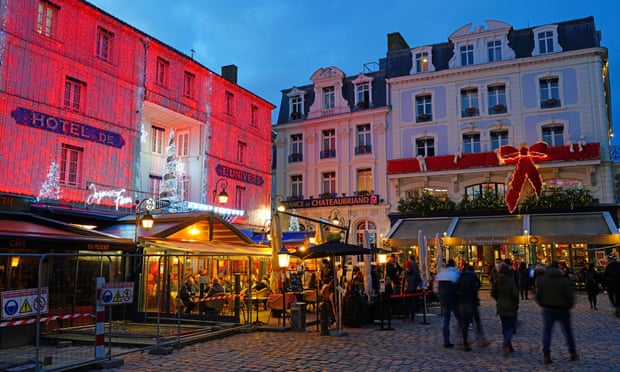 Place Chateaubriand in the Intra-Muros area of St Malo: a beguiling combination of history, great food and long, sandy beaches