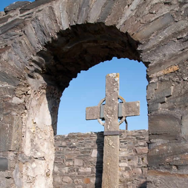 Irish island gets cross promised in myth 1,500 years ago – made from cardboard | Ireland Irish island gets cross promised in myth 1,500 years ago – made from cardboard | Ireland