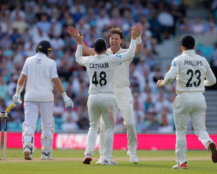 New Zealand claim upper hand after Phillips century and late wickets jolt England