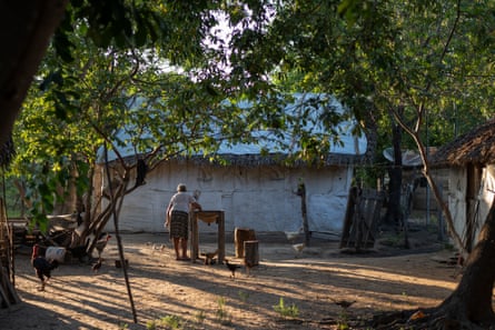 Houses in the Takaywrá village of the Krahô people, constructed using seed bags