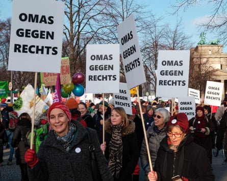 Women marching with signs saying ‘Omas gegen Rechts (Grannies against the Right)‘.