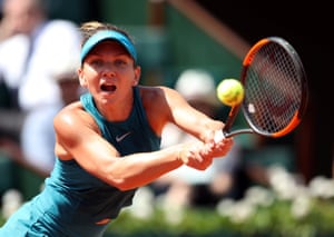 Halep wins the first set 6-1.