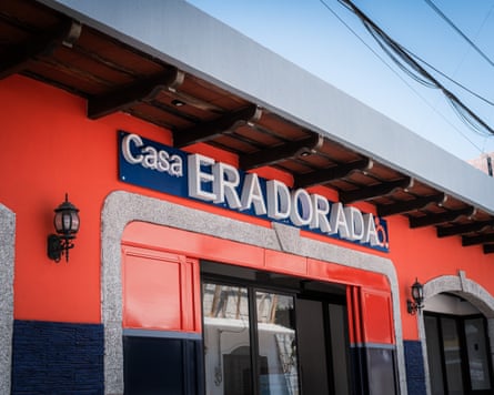 A building with the words Casa Era Dorada on the front