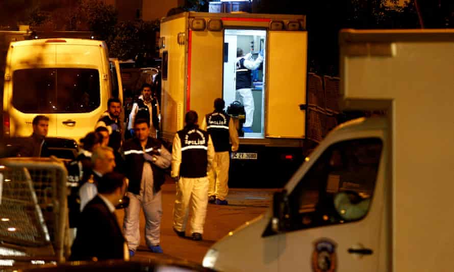 Turkish police forensic experts arrive at Saudi Arabia’s consulate in Istanbul.