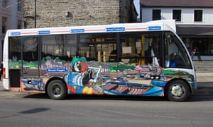 Roced Poppit - Poppit Rocket coastal bus service helps visitors on the Pembrokeshire coast path.