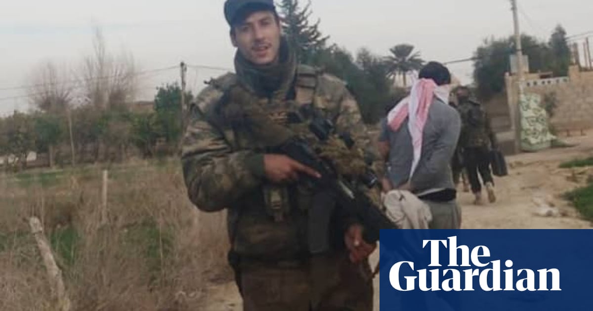 Trial collapses of three Britons accused of aiding man to go to fight in Syria