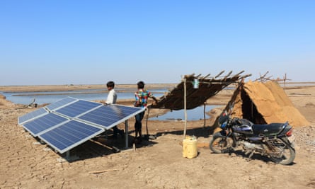 A solar-powered pump in Surendranagar