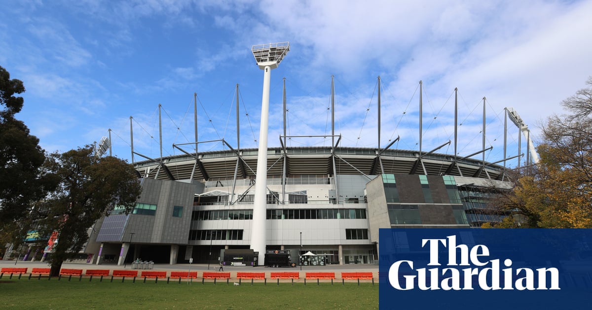 AFL scrambles again as Melbourne lockdown causes chaos for sport