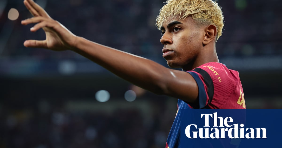 A belter in Barcelona turns up the power: Football Weekly Extra - podcast