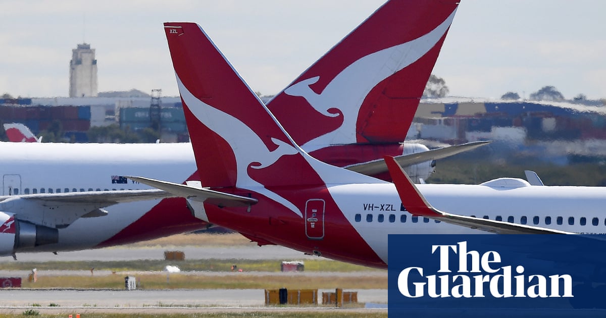 Qantas to offer vegetarian meals on all domestic flights again after customer ba..