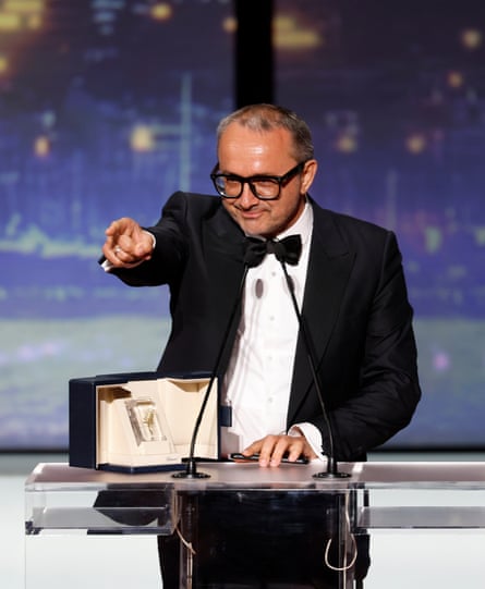 Andrey Zvyagintsev at the closing ceremony pointing into the audience