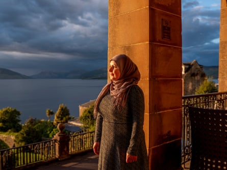 وفاء مراد، تم تصويرها في فندق Glenarm في Rothesay على جزيرة بوت في اسكتلندا.