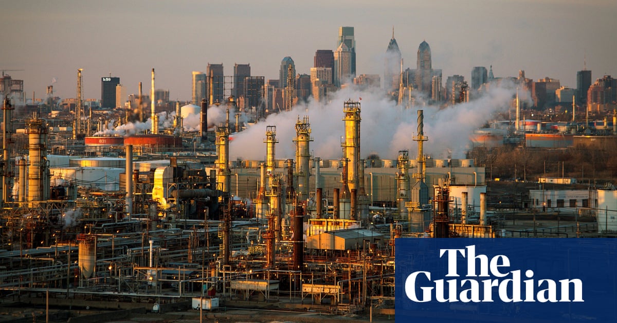 10 US oil refineries exceeding limits for cancer-causing benzene, report finds 2
