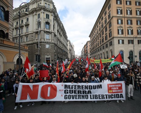 Meloni mod dommerne: høje indsatser for italiensk statsminister i afstemning om retsvæsensreform | Italien | The Guardian