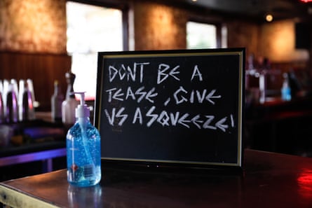 A sign encouraging patrons to use the hand sanitiser supplied at the Oxford Tavern in Petersham.