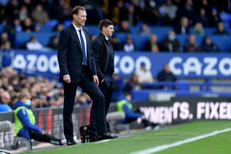 Duncan Ferguson and Steven Gerrard on the Goodison Park touchline