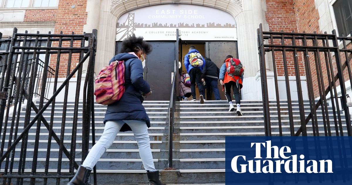 Republicans angry as New York keeps school mask mandate despite ruling