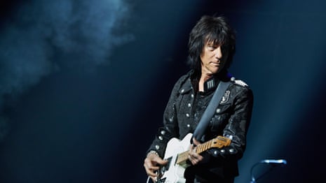 A look back at the life of legendary guitarist Jeff Beck – video obituary
