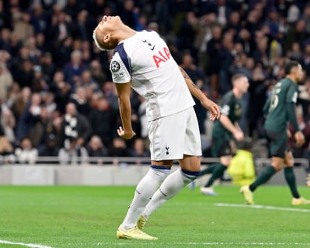 Premier League: 10 things to Look Out for this Weekend 2 Richarlison reacts to a miss