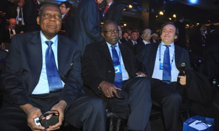Hayatou Issa (left), Jack Warner (centre) and Michel Platini at the host announcement for the 2018 and 2022 World Cups.