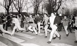 Real Oviedo fans run to the Molinón.