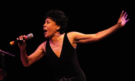 Lavette en concierto, Londres, 2010.