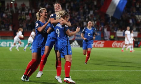 Eugénie Le Sommer, No9, celebrates after converting a late penalty in France’s win over Iceland. 