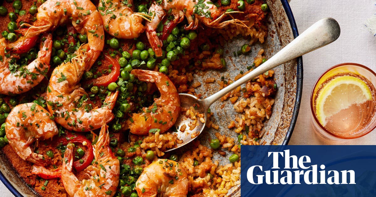 Grilled prawns, red rice, boozy baked peaches: Thomasina Miers' Spanish-style summer lunch recipes | Sunday Best