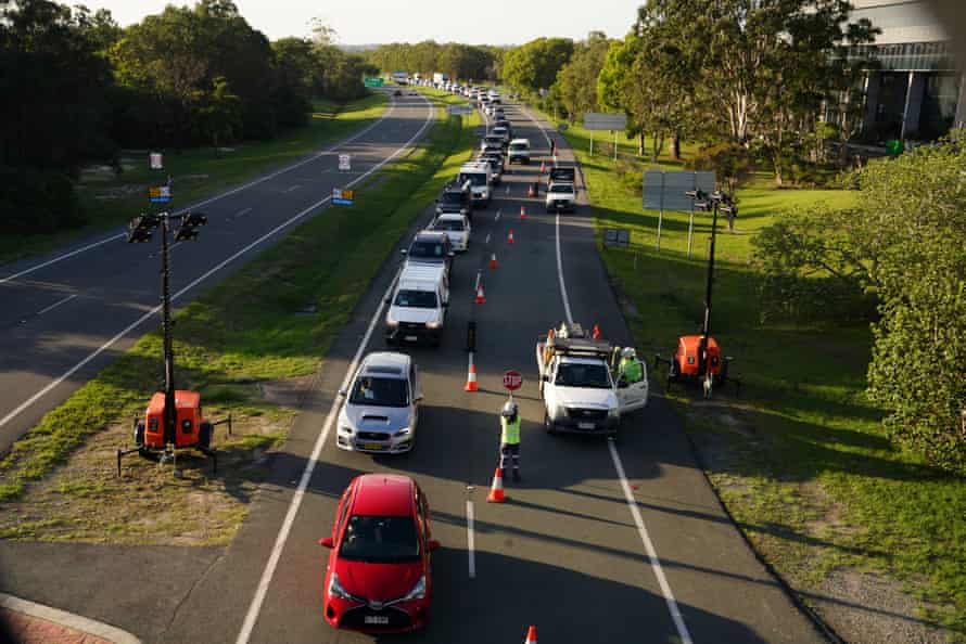 Motorists approaching the Queensland / NSW border checkpoint in Coolangatta in late December.