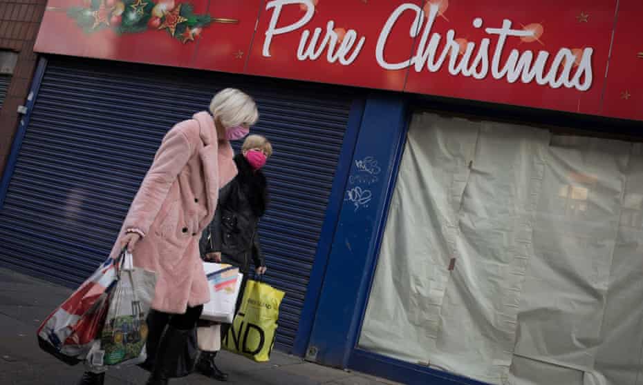 Shoppers in Glasgow pictured ahead of the new lockdown.