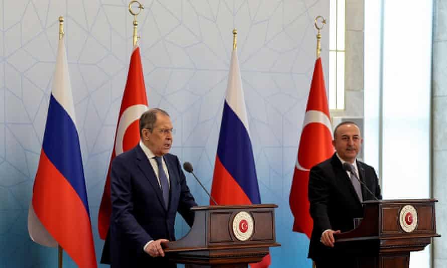 Turkish Foreign Minister Cavusoglu (R) and Russian Foreign Minister Lavrov meet in Ankara.