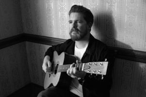 El cantante y compositor John Smith.