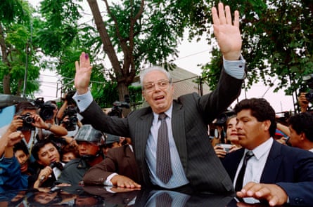 Javier Pérez de Cuéllar during his bid for the Peruvian presidency in 1995.