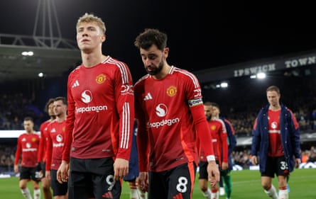 Rasmus Højlund looks dejected after a poor result for Manchester United.