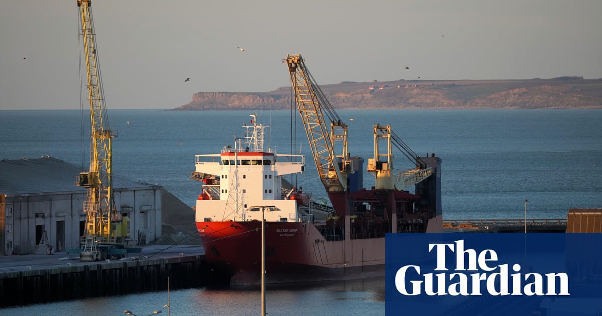 UK considers banning Russian ships from British ports