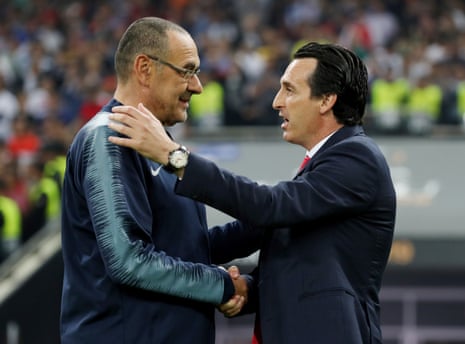 Chelsea manager Maurizio Sarri shakes hands with Arsenal manager Unai Emery before the match.