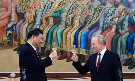 Xi Jinping and Vladimir Putin toast during their dinner in the Kremlin on Tuesday