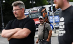 Les chauffeurs de camion allemands protestent contre les mesures de verrouillage du coronavirus